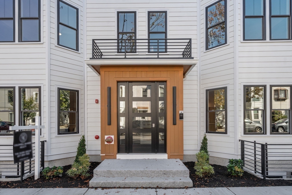 527 E Seventh Street # 101