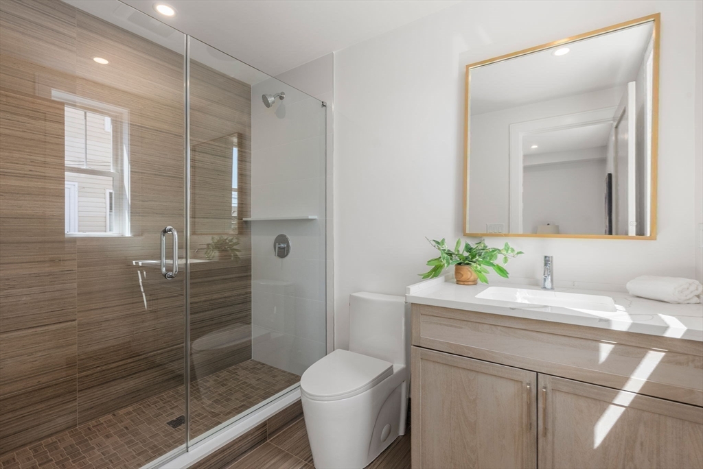 527 E Seventh Street # 101