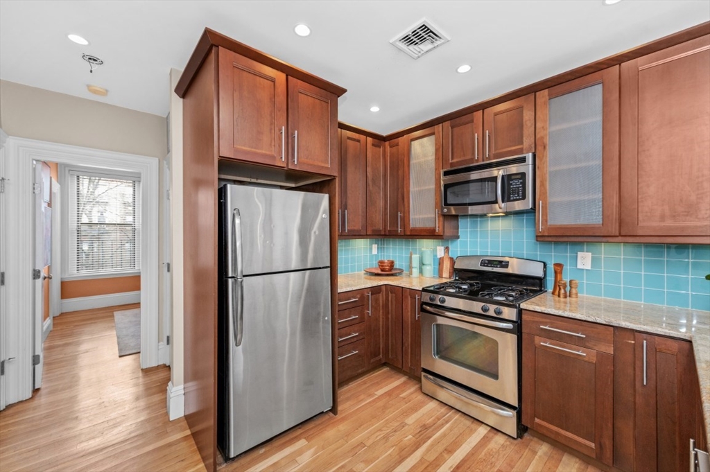 75 Montgomery St # 3