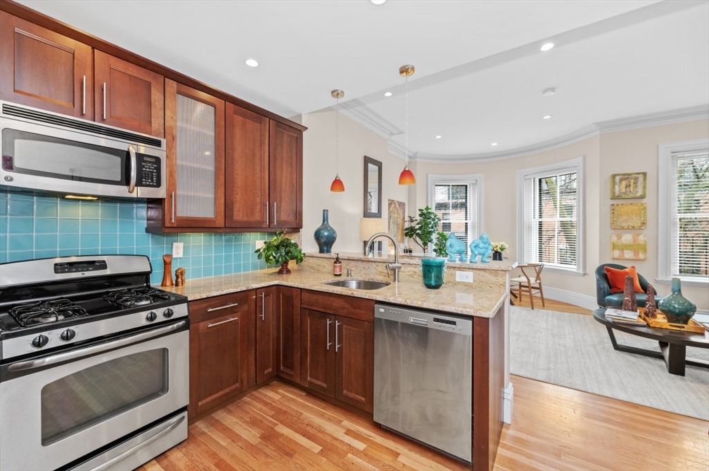 75 Montgomery St # 3