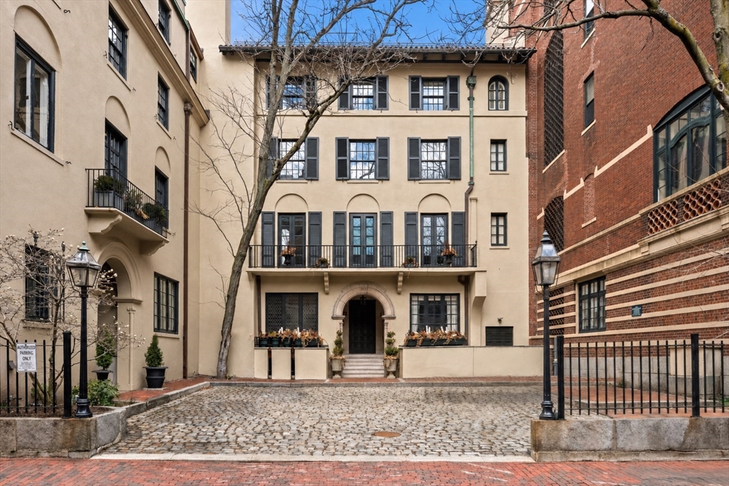 107-109 Chestnut Street PH