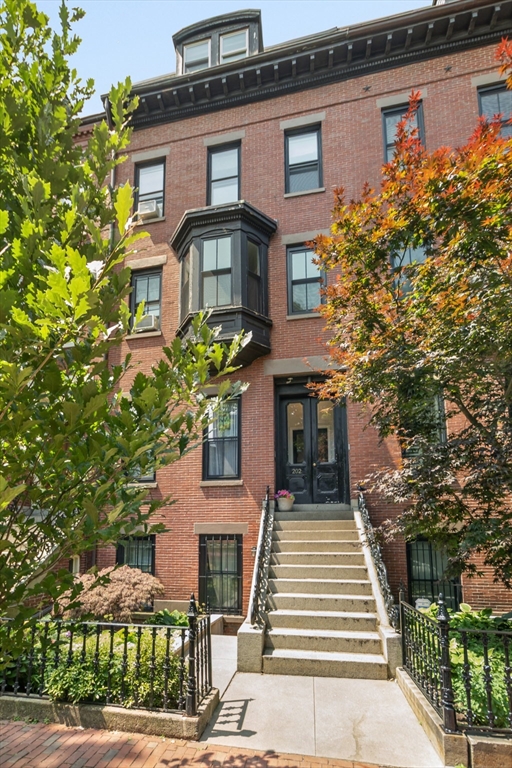 202 W Springfield St # 4
