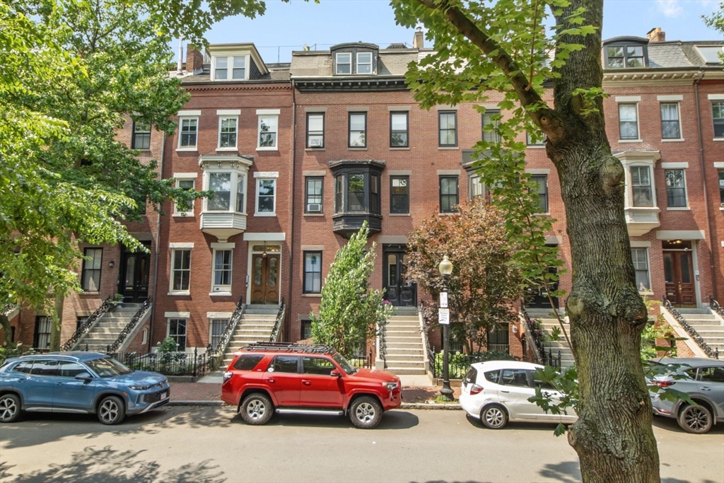 202 W Springfield St # 4