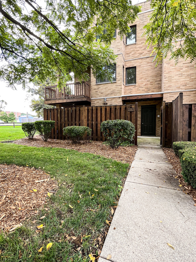 915 Front Street