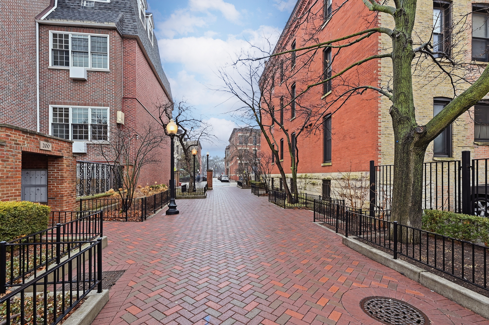 1760 N WELLS Street Unit: 2D