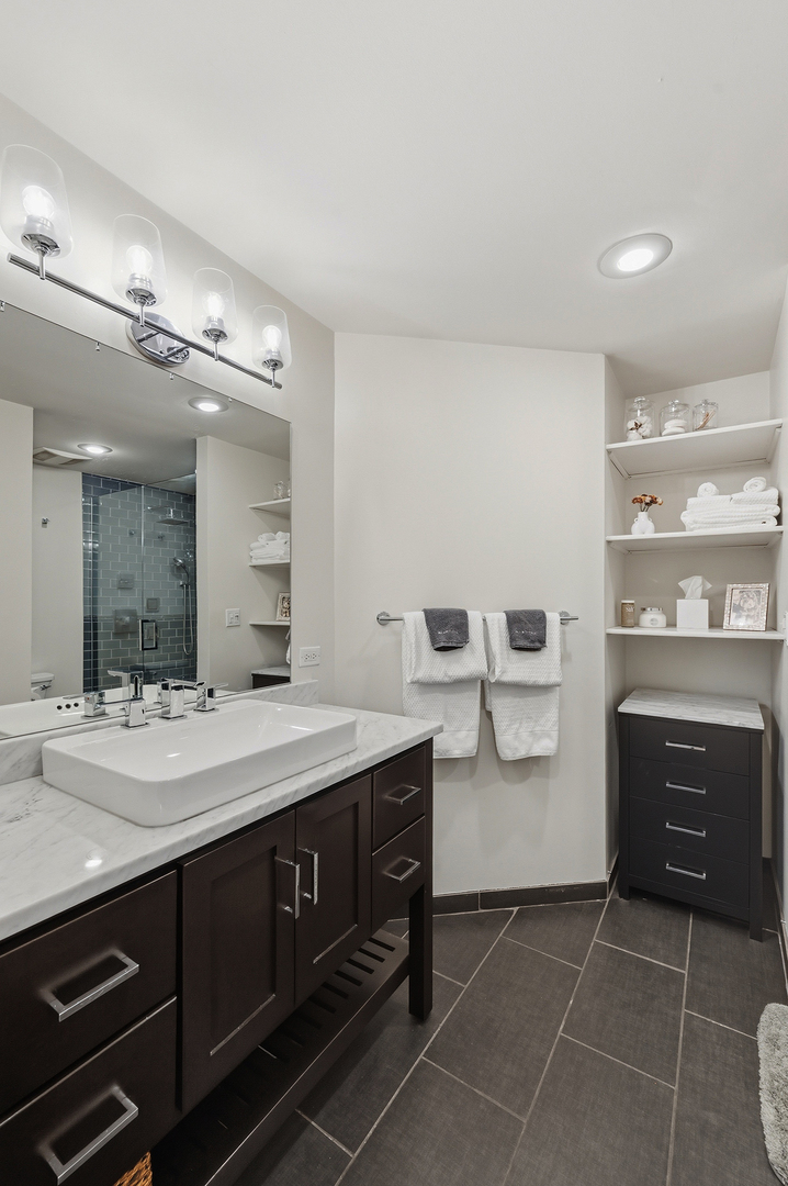 1760 N WELLS Street Unit: 2D