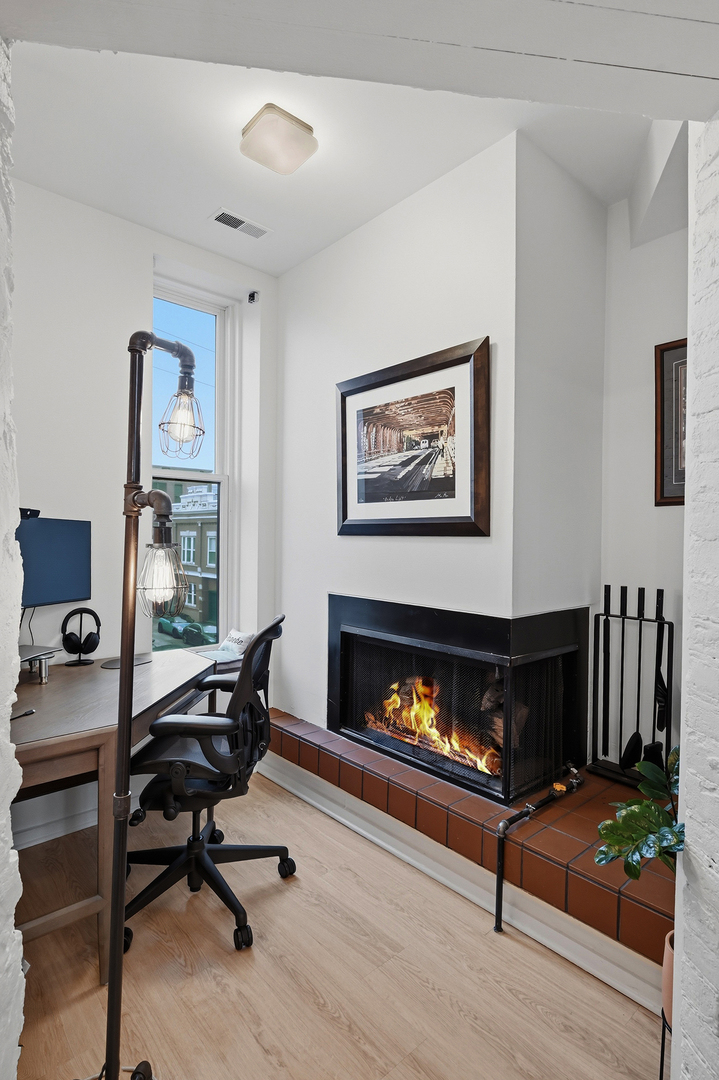 1760 N WELLS Street Unit: 2D