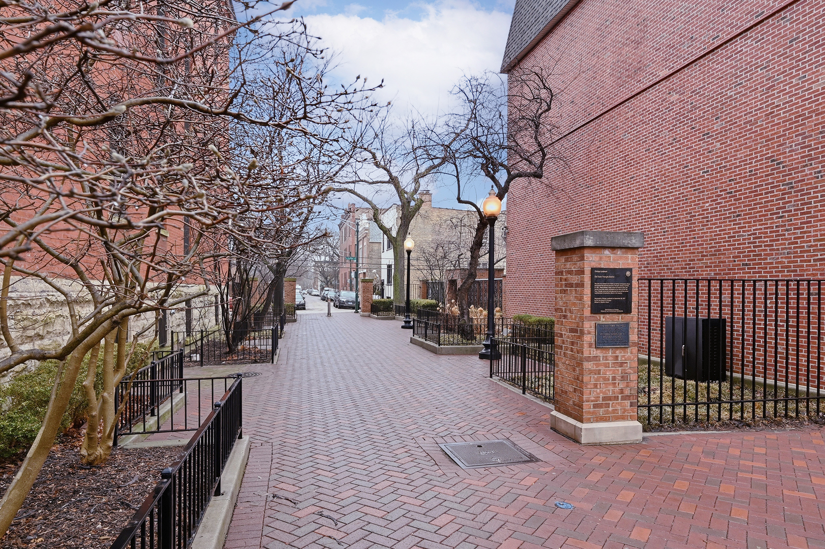 1760 N WELLS Street Unit: 2D