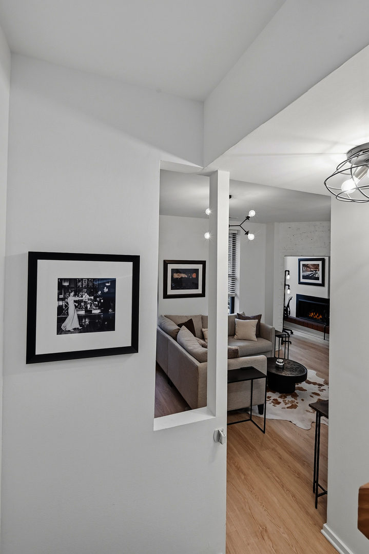 1760 N WELLS Street Unit: 2D