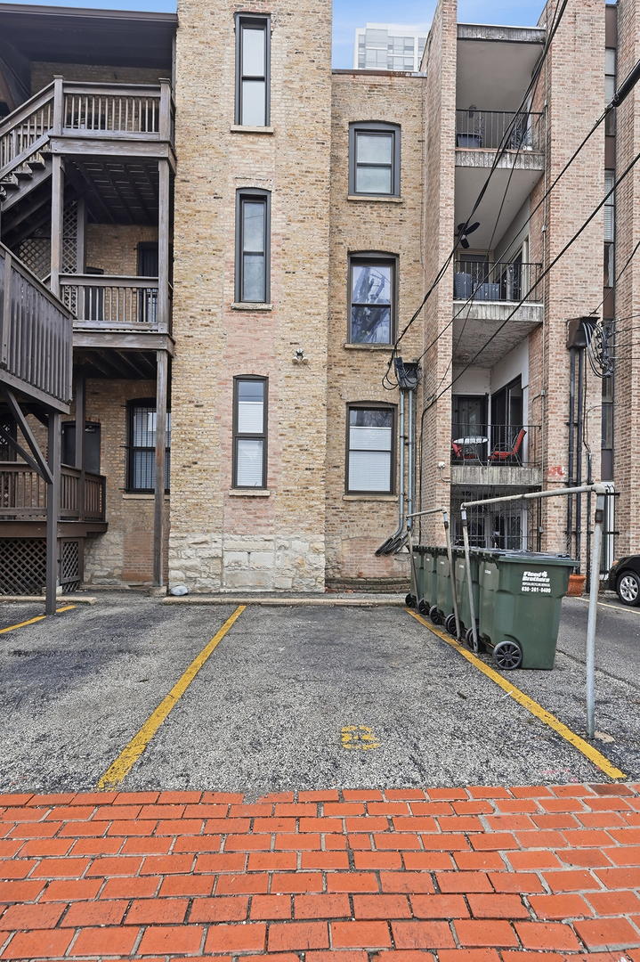1760 N WELLS Street Unit: 2D