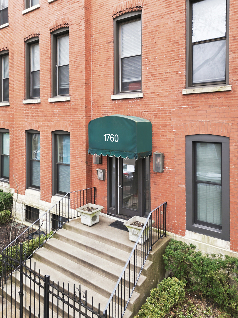 1760 N WELLS Street Unit: 2D