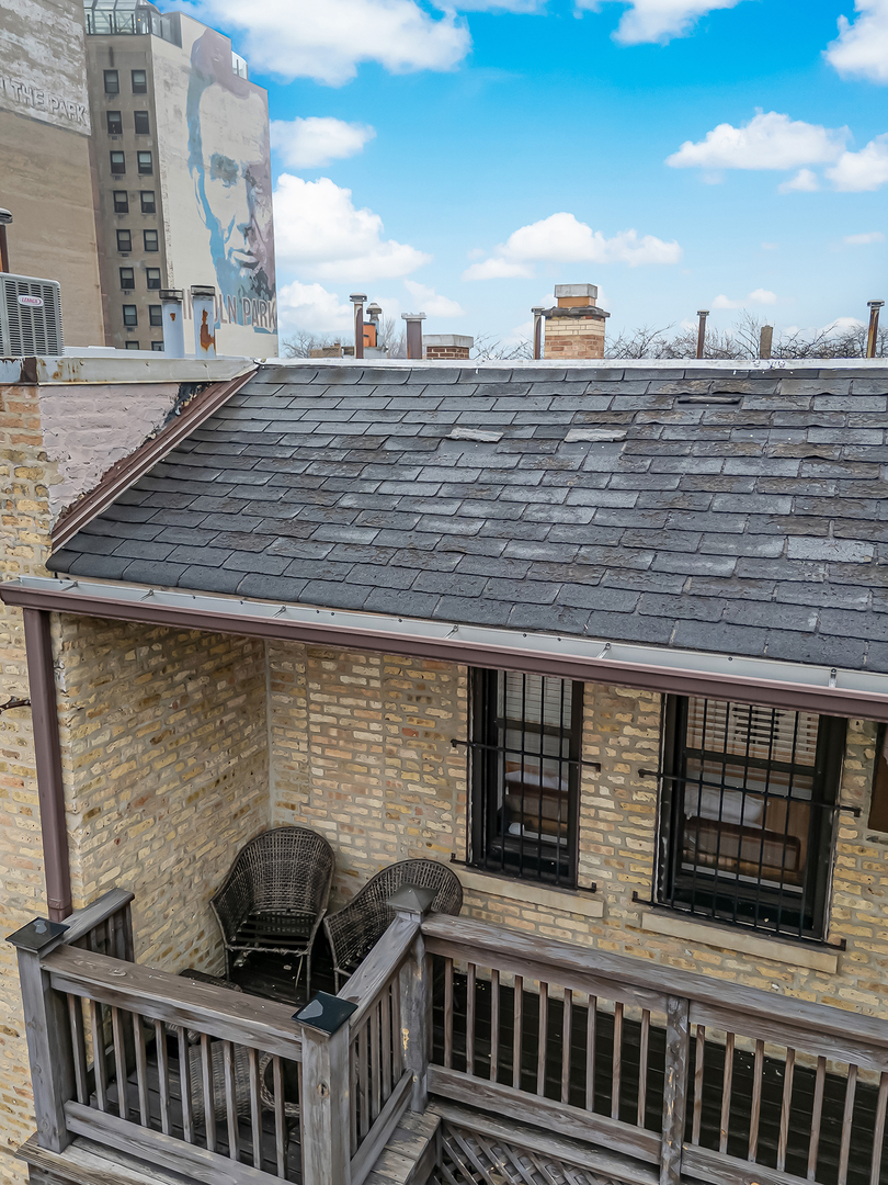 1760 N WELLS Street Unit: 2D