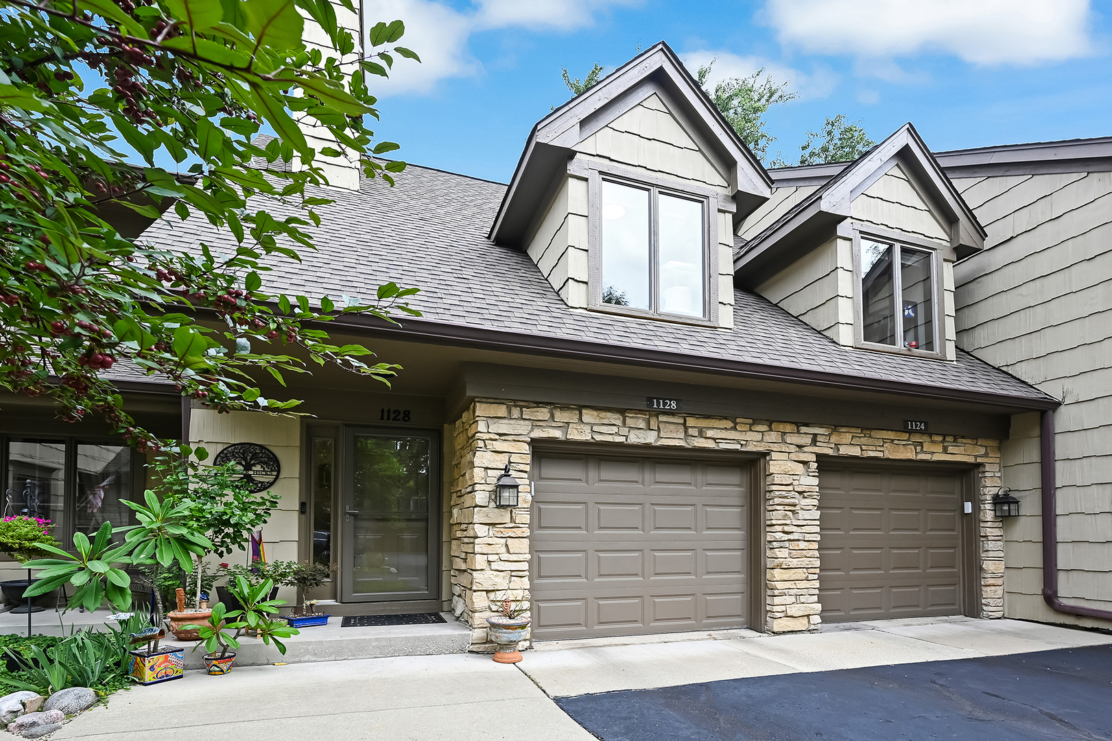 1128 Foxtail Court Unit: 1128