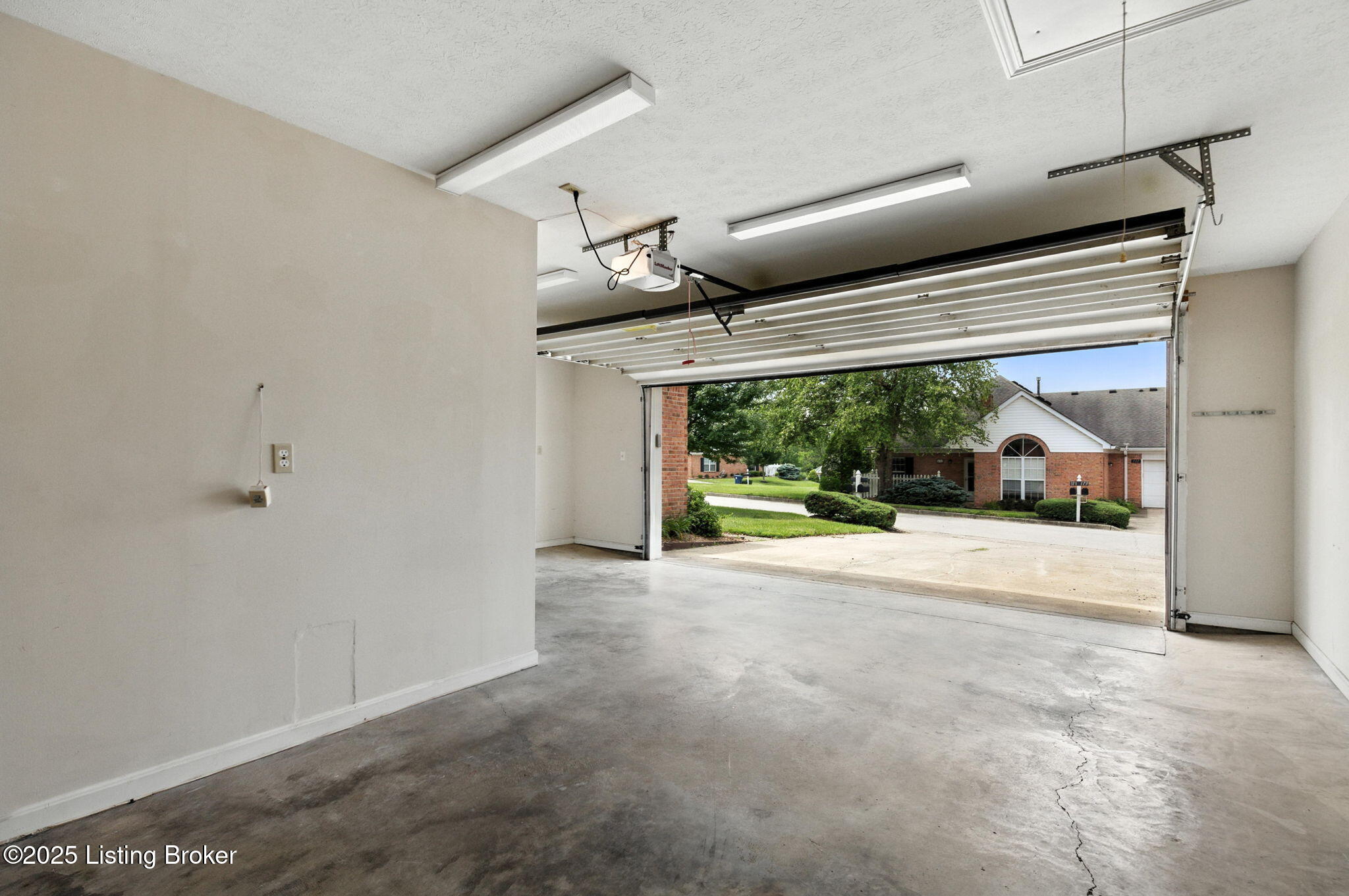 105 Azalea Ct