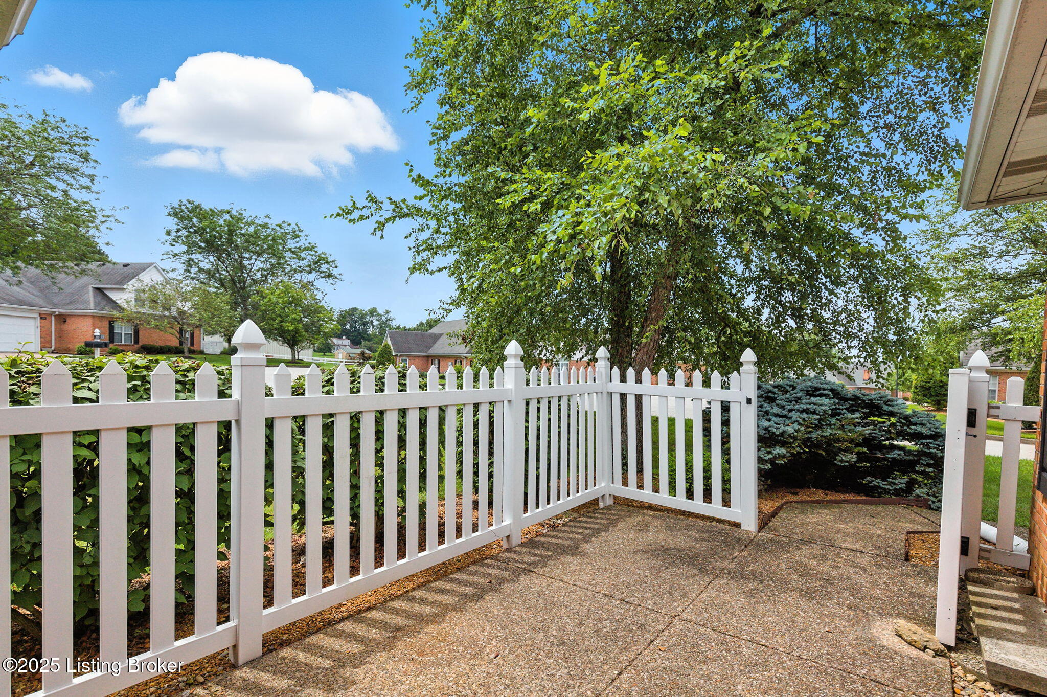 105 Azalea Ct