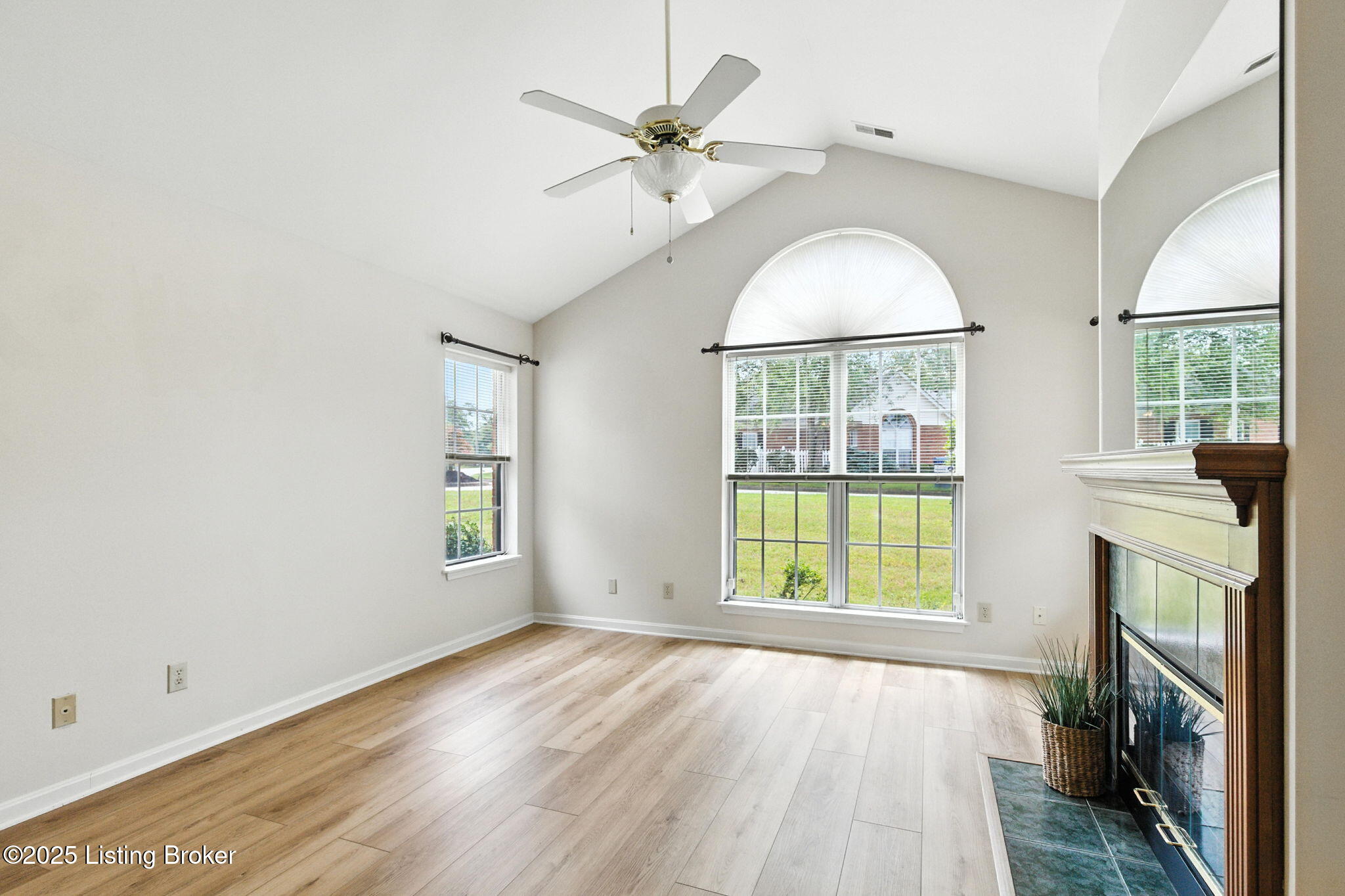 105 Azalea Ct