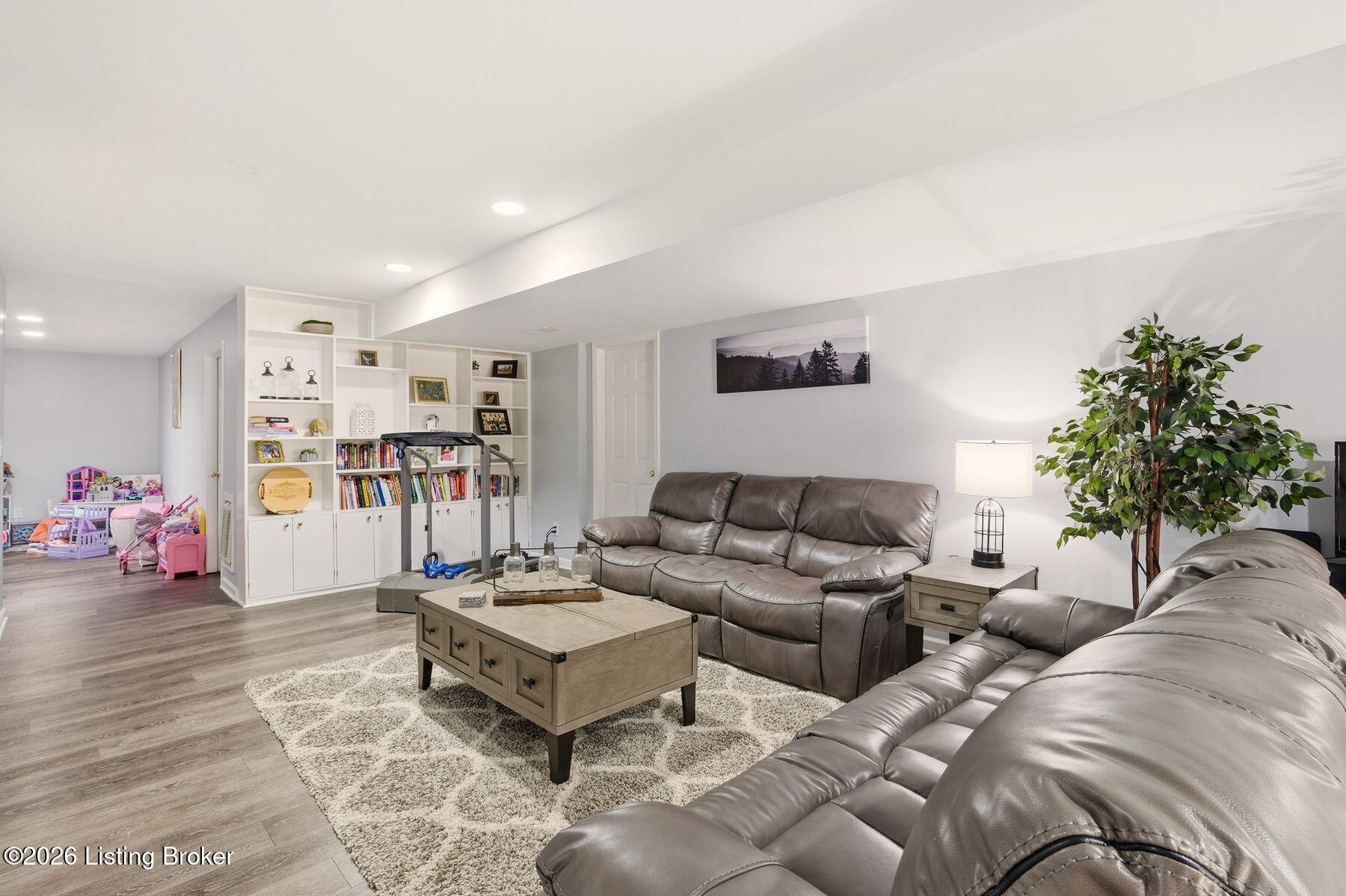 1011 Barbizon Dr