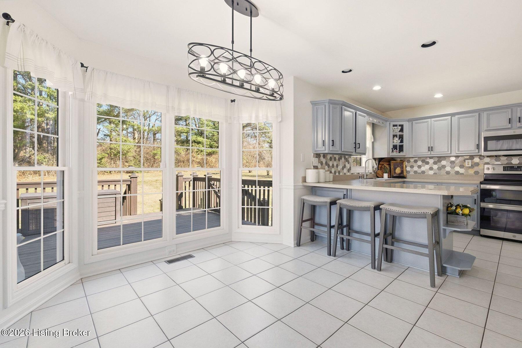1011 Barbizon Dr