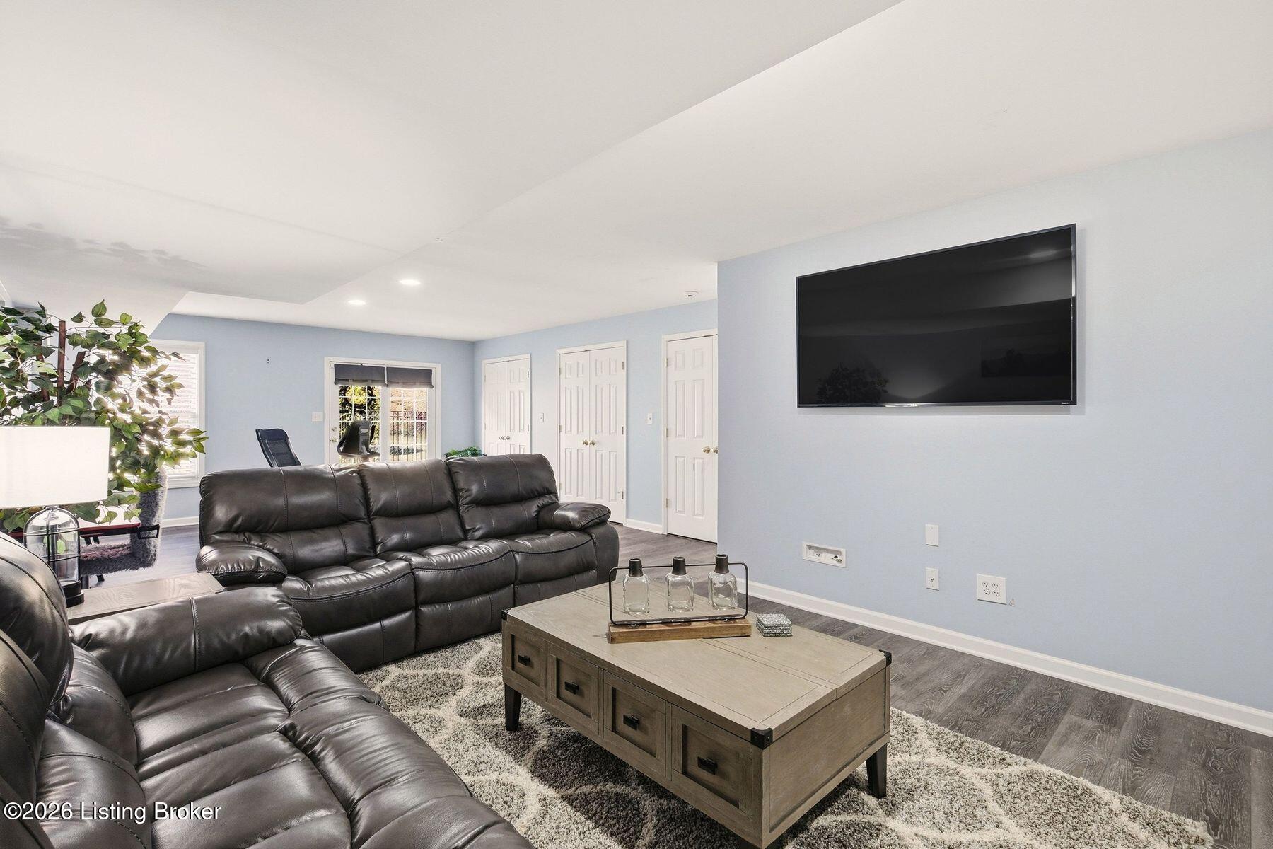 1011 Barbizon Dr