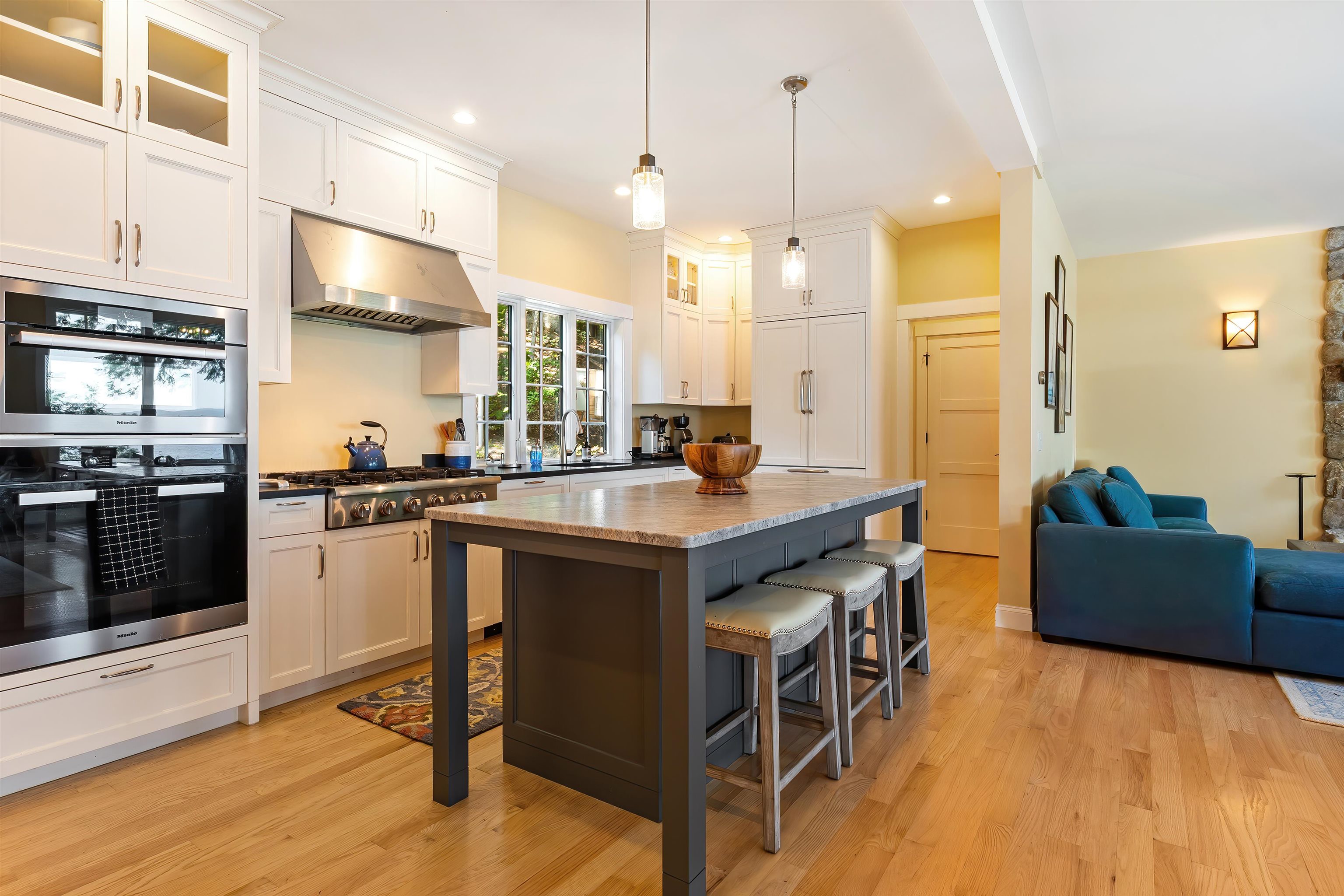7 Bay Point Lane