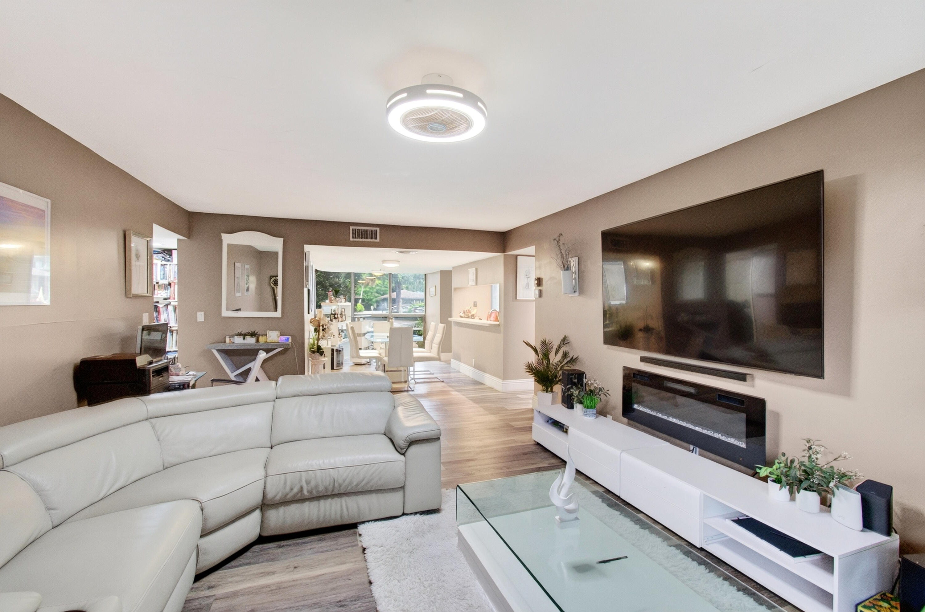 7539 Greenlake Way