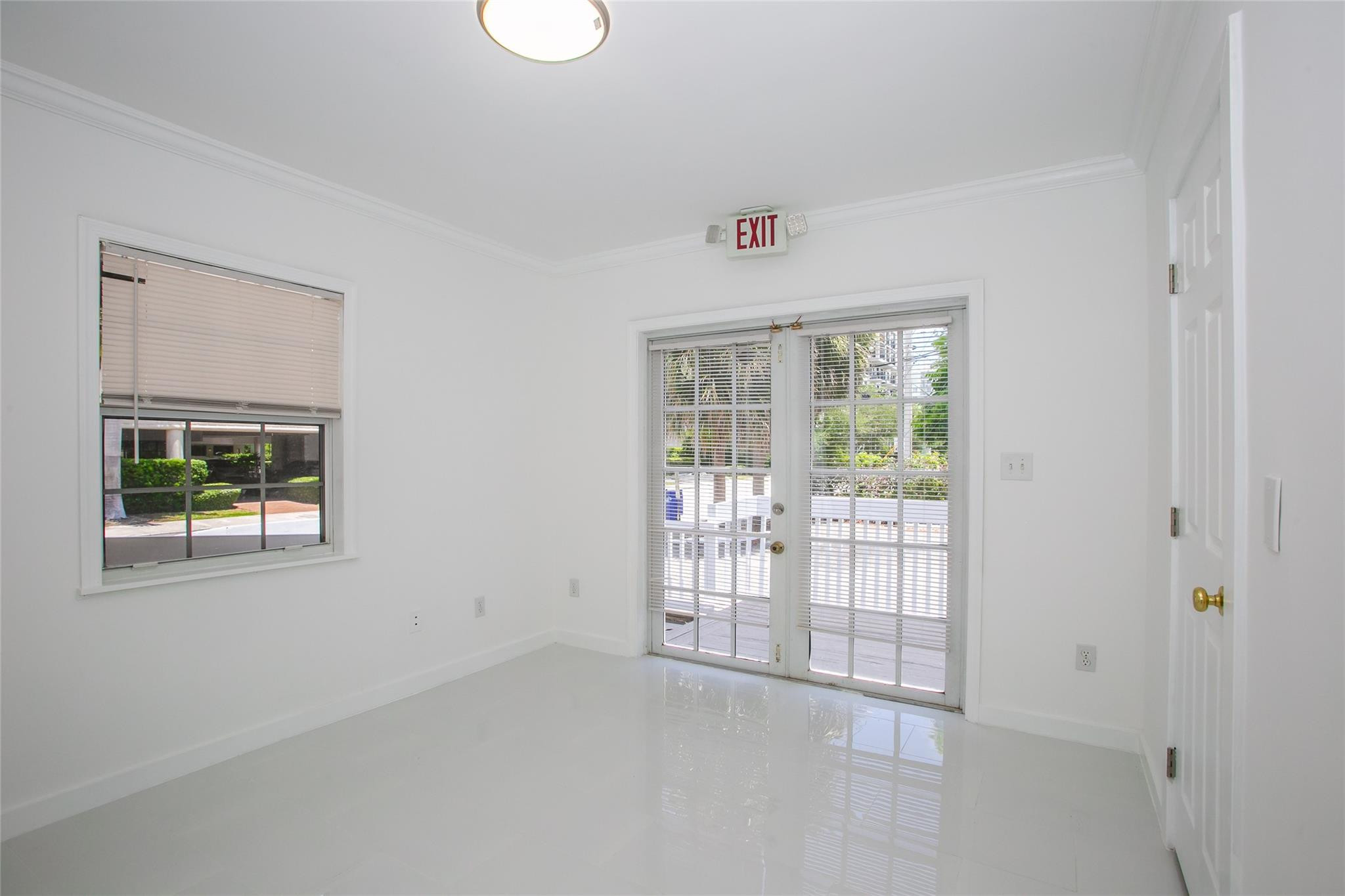 900 S Andrews Ave