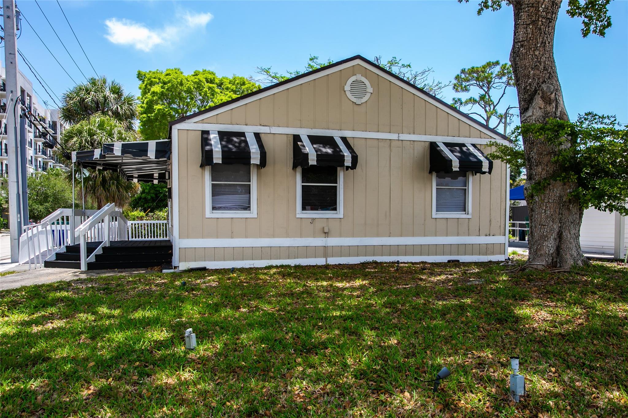 900 S Andrews Ave