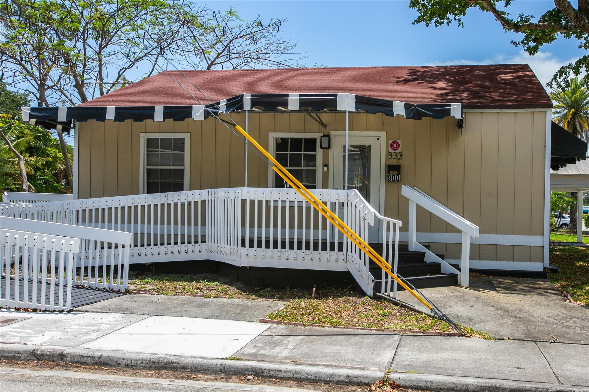 900 S Andrews Ave