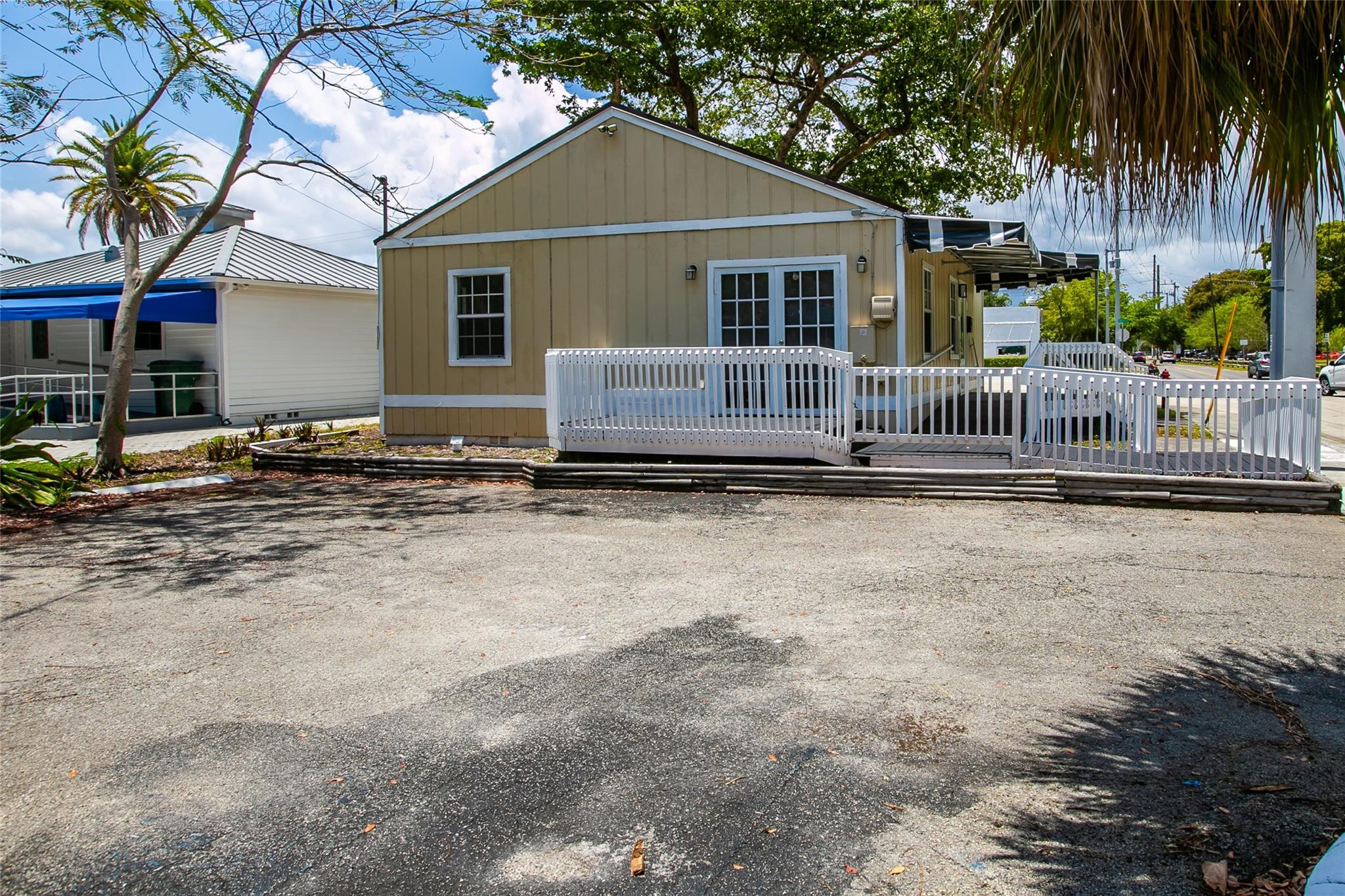 900 S Andrews Ave