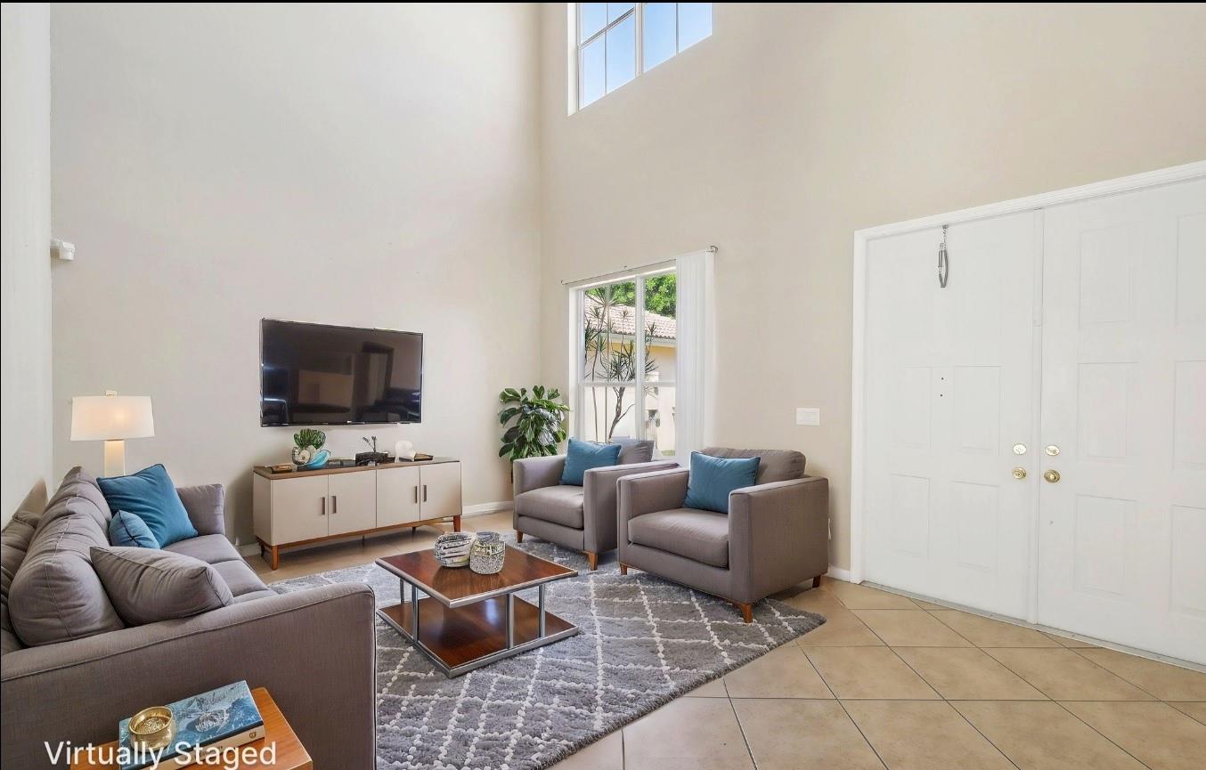 3735 Torres Cir