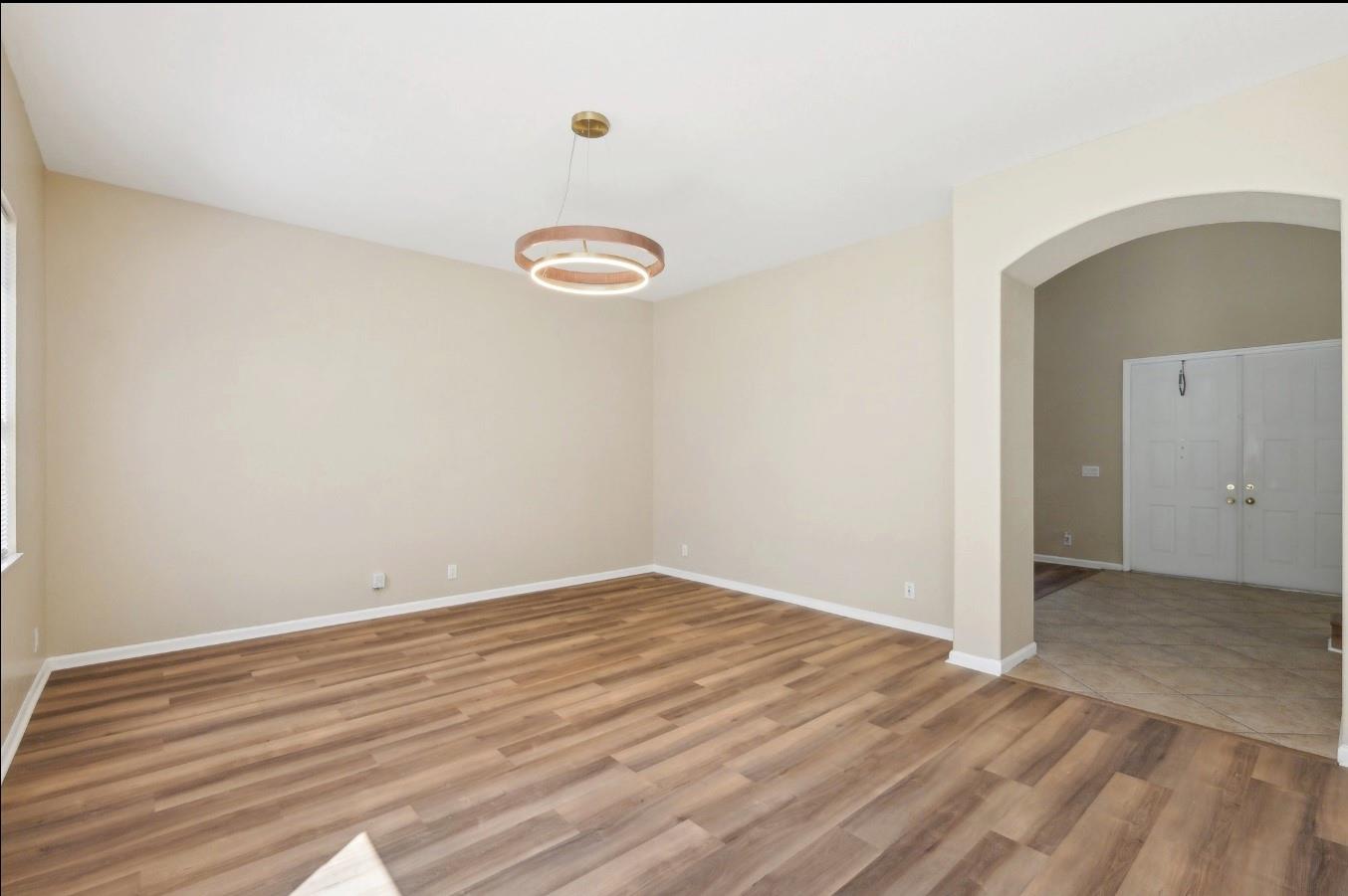 3735 Torres Cir
