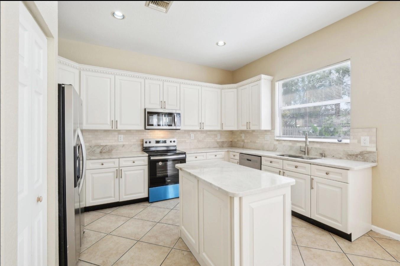 3735 Torres Cir