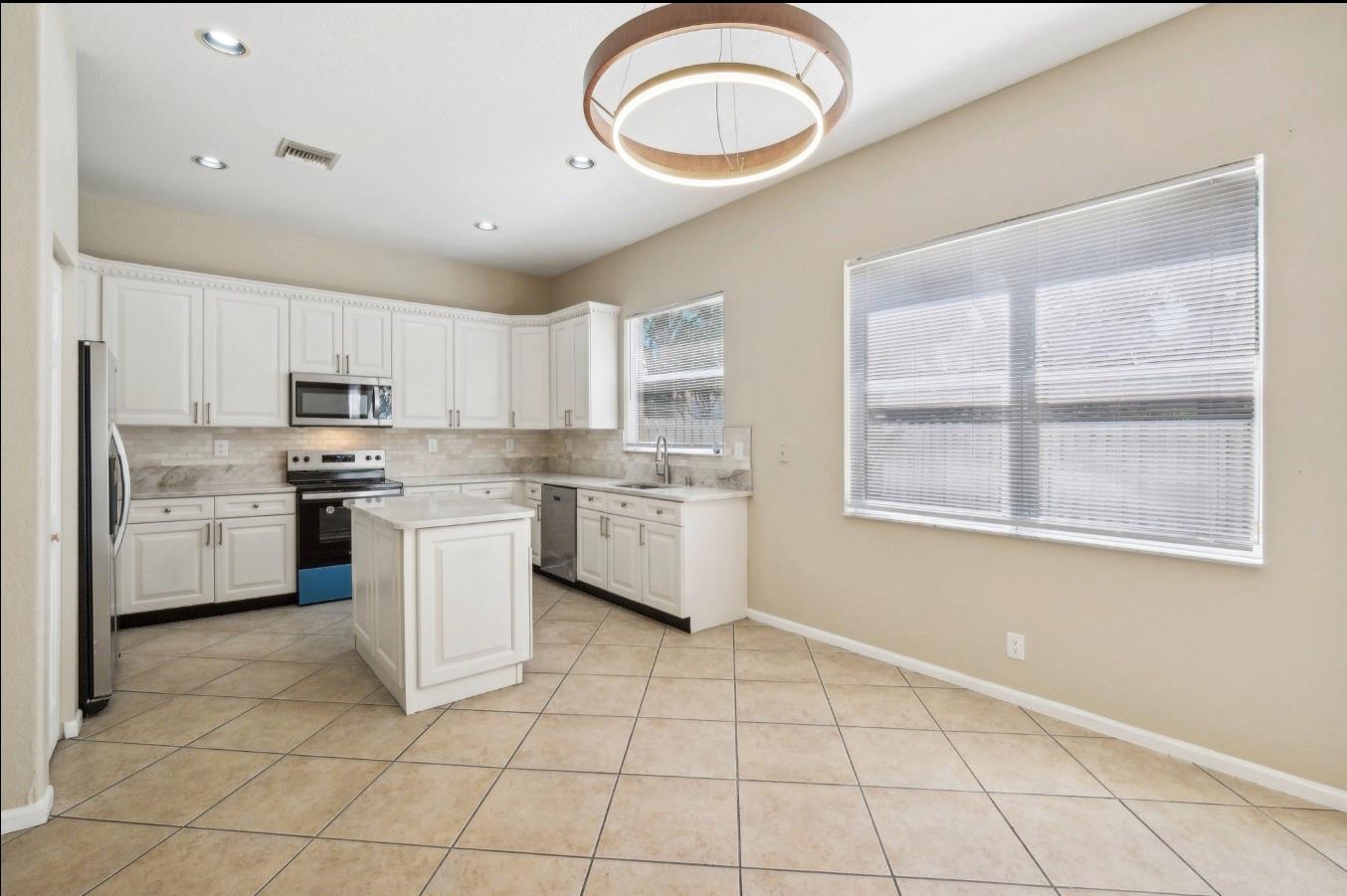 3735 Torres Cir