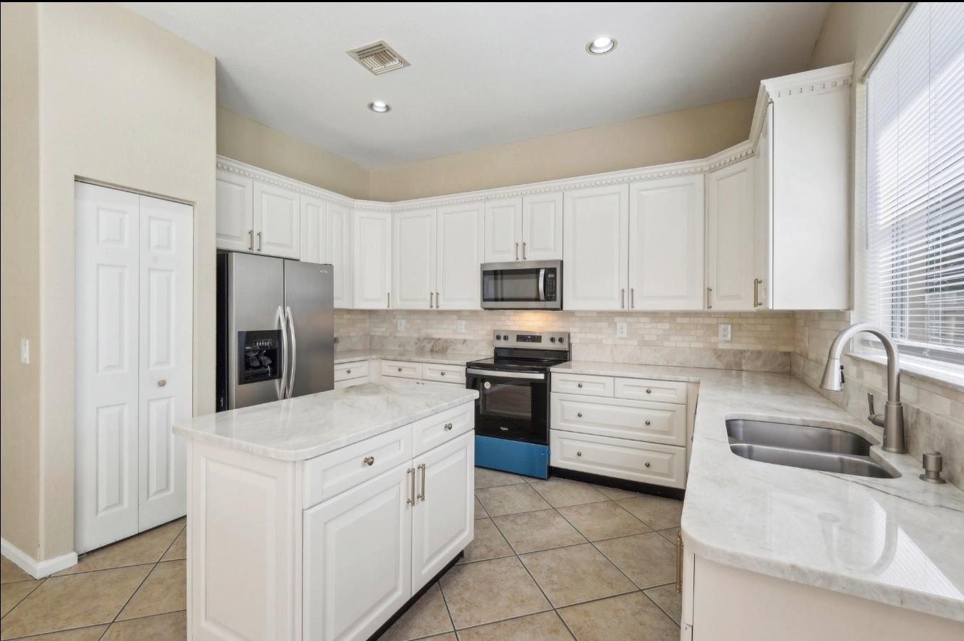 3735 Torres Cir