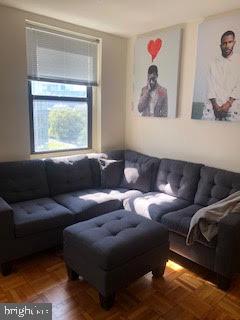 2201 PENNSYLVANIA AVE #811