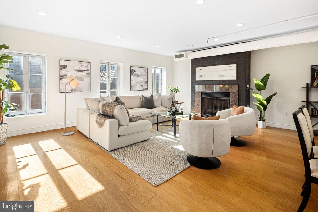 121-35 Walnut St #405