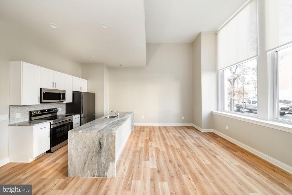 2121-41 MARKET ST #105