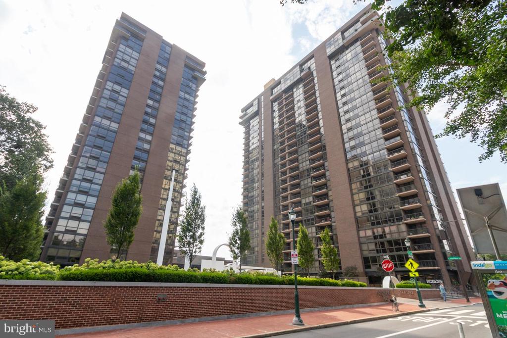 233 S 6TH STREET S 811