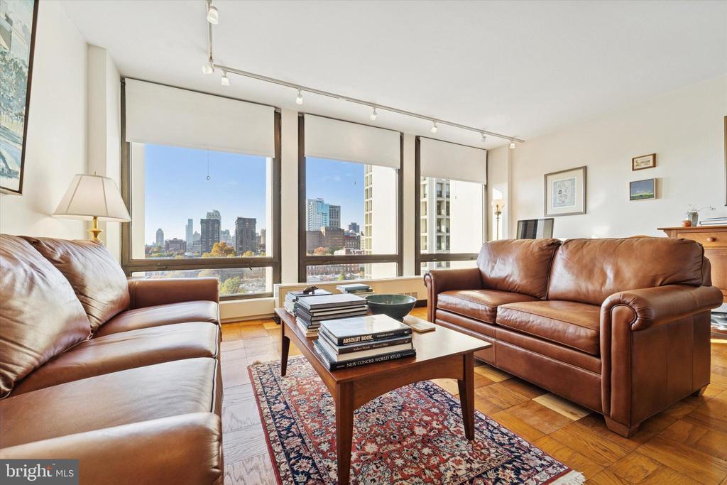 220 LOCUST STREET 9HS