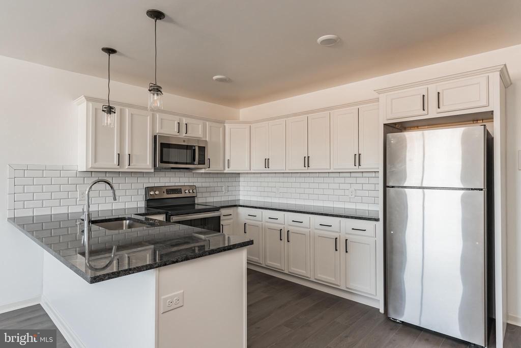 6649 RIDGE AVENUE Unit: B413