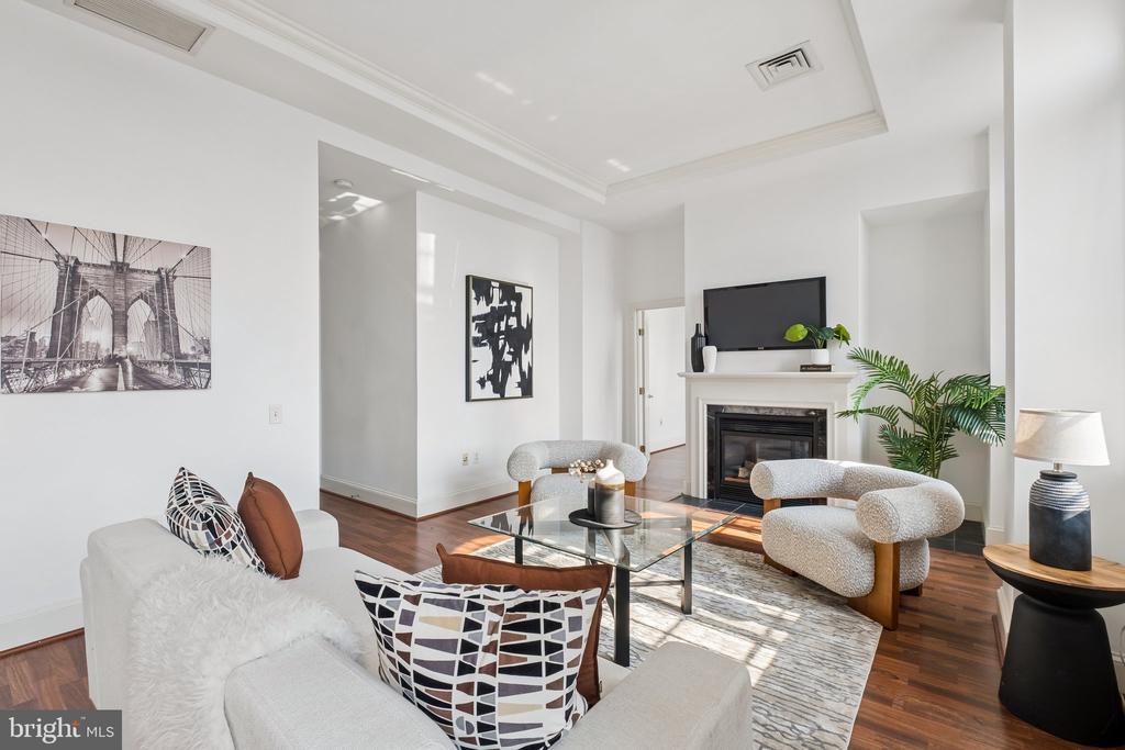 1512 SPRUCE STREET Unit: PH-2402