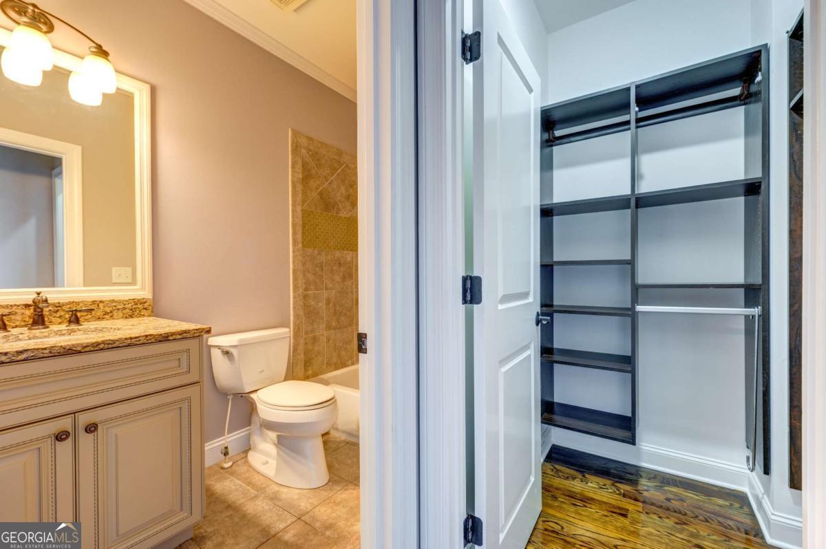 1049 Highland Village Trail