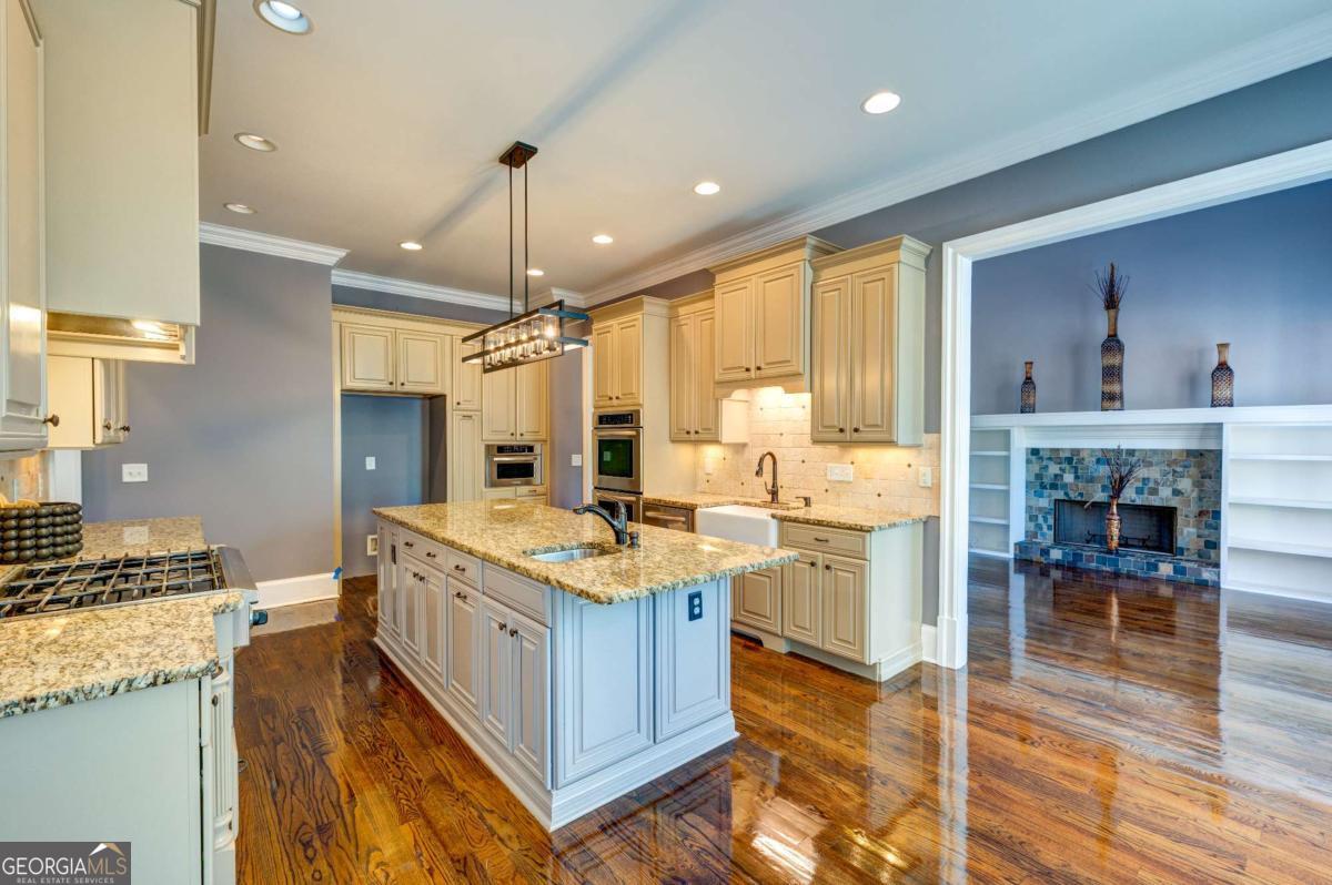 1049 Highland Village Trail