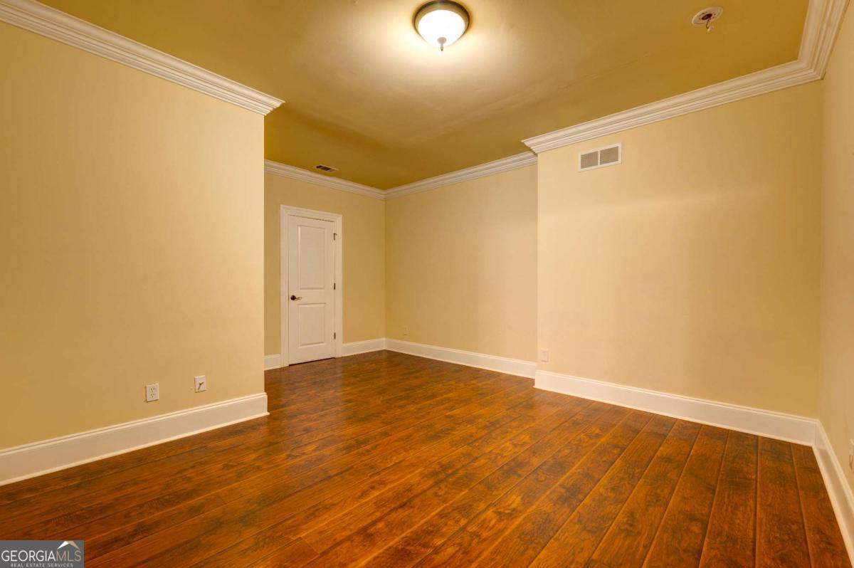 1049 Highland Village Trail