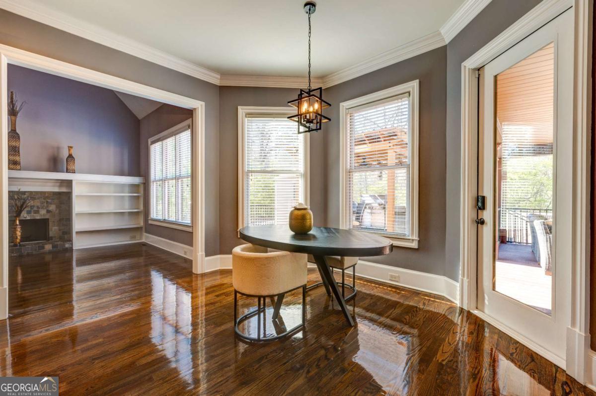 1049 Highland Village Trail