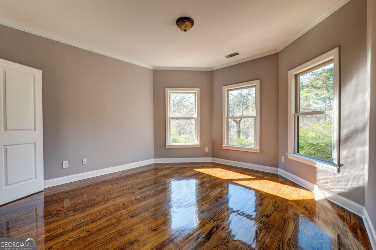 1049 Highland Village Trail