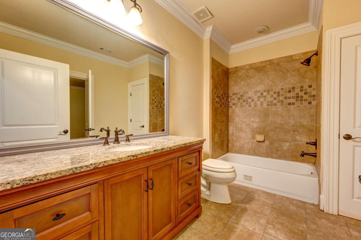 1049 Highland Village Trail