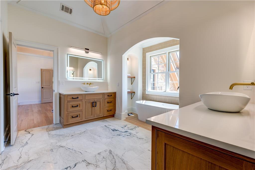 1022 Highland Village Trail