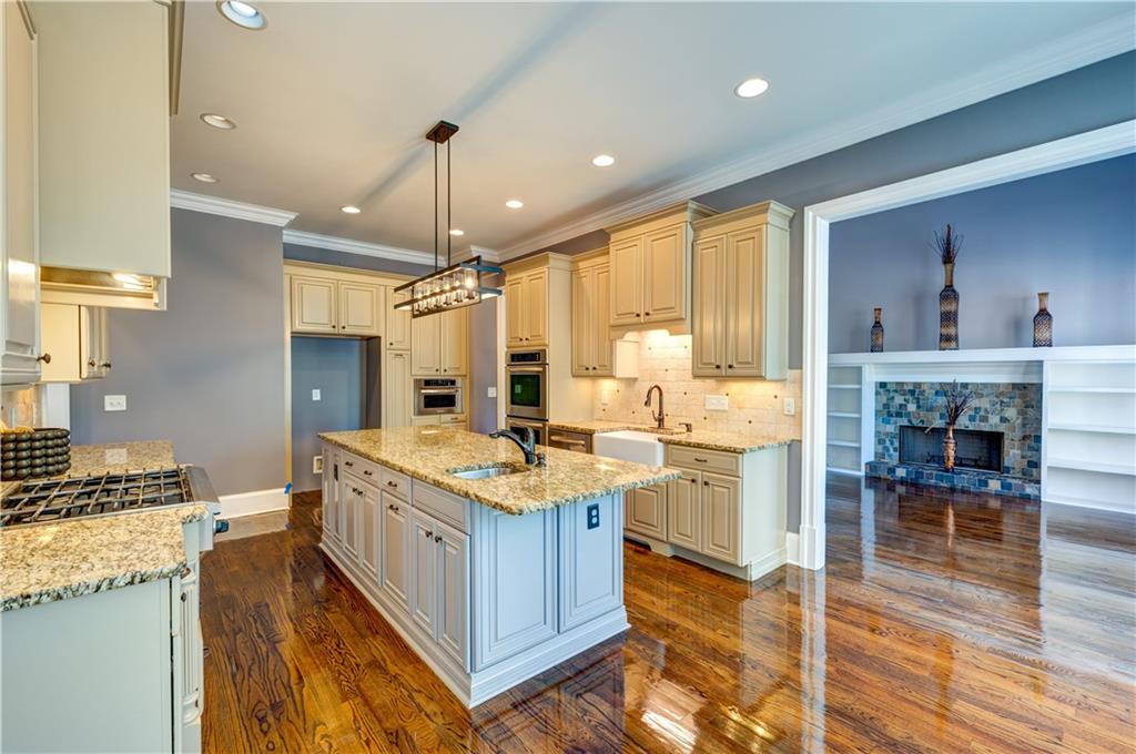 1049 Highland Village Trail