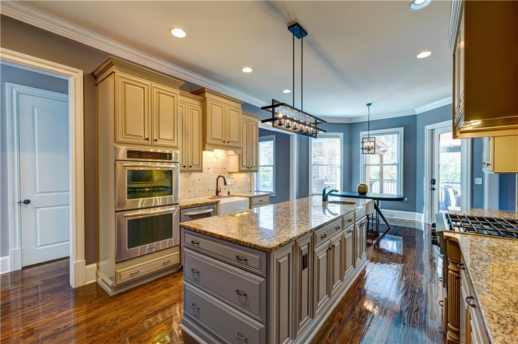 1049 Highland Village Trail